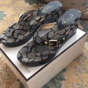 Black/Gray Wedge Thong Sneakers Size 8.5